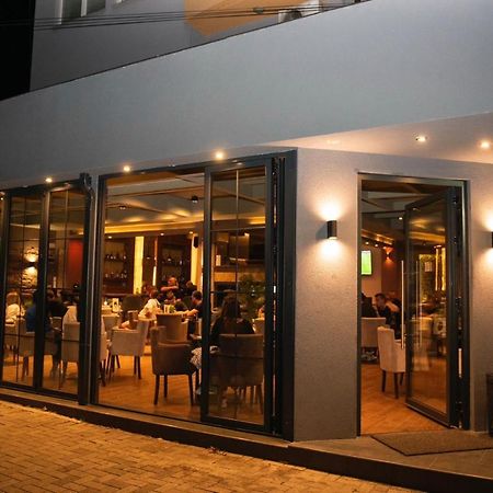 Griffon Bar Food Apartments Struga Eksteriør billede