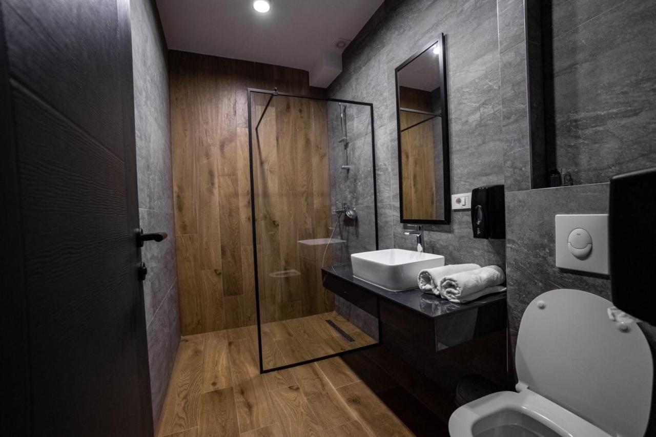 Griffon Bar Food Apartments Struga Eksteriør billede
