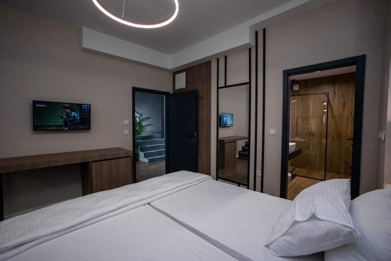 Griffon Bar Food Apartments Struga Eksteriør billede