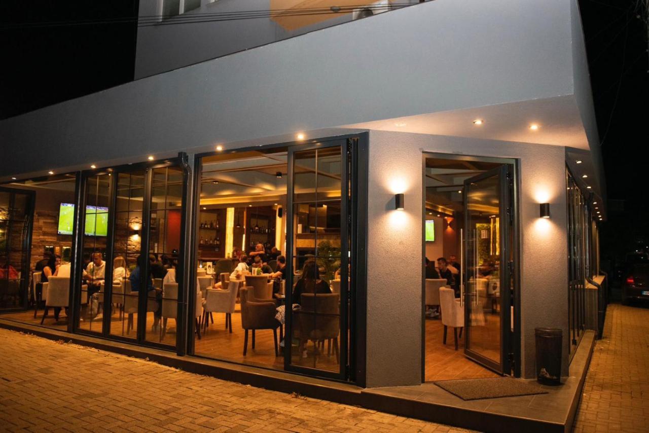 Griffon Bar Food Apartments Struga Eksteriør billede