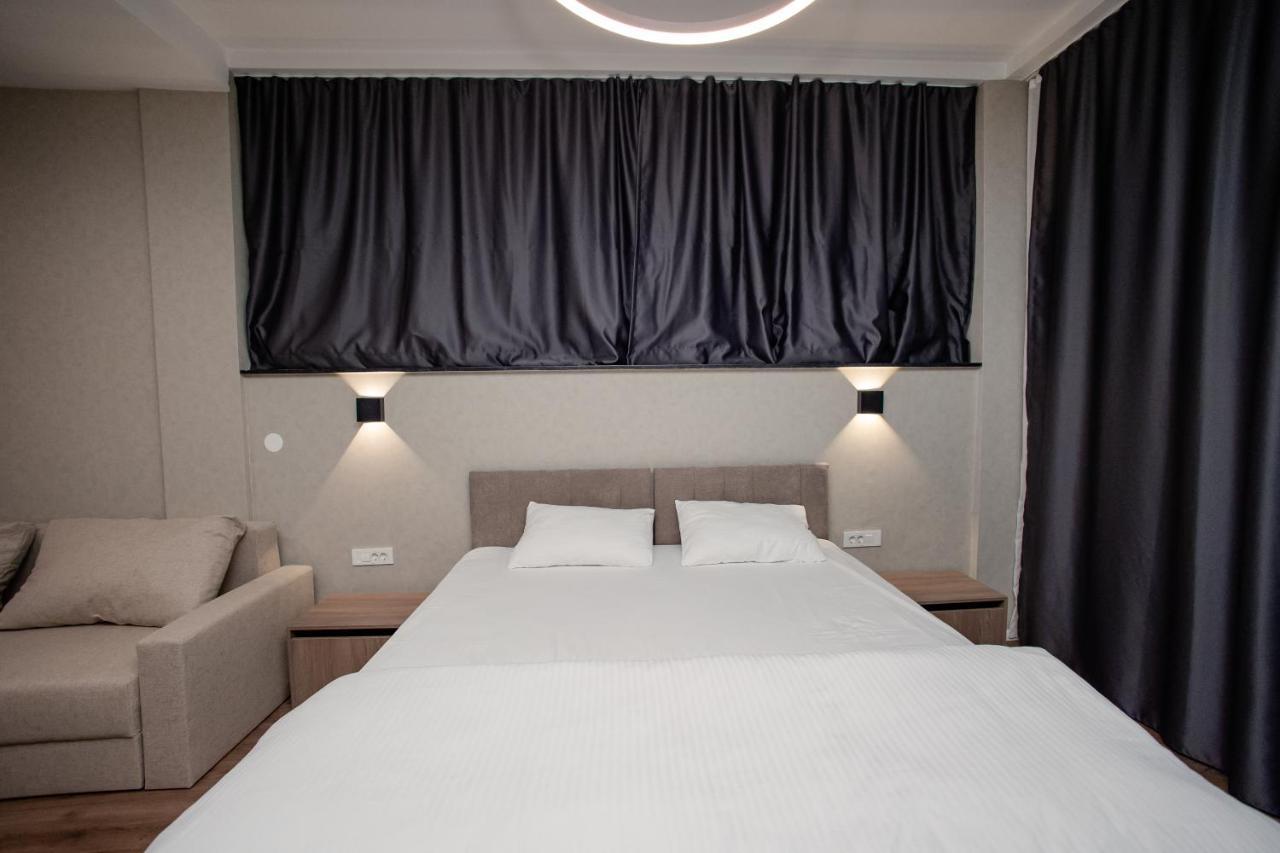 Griffon Bar Food Apartments Struga Eksteriør billede